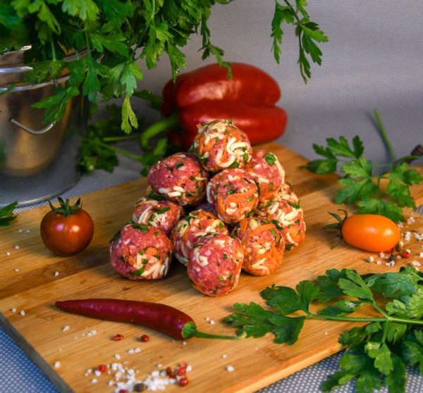Almôndegas C/ Queijo/Salsa/Cenoura