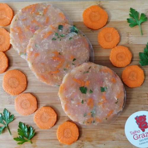 Hambúrgueres Aves cenoura e salsa